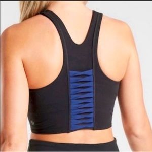 Athleta Conscious Twist Crop in Powervita